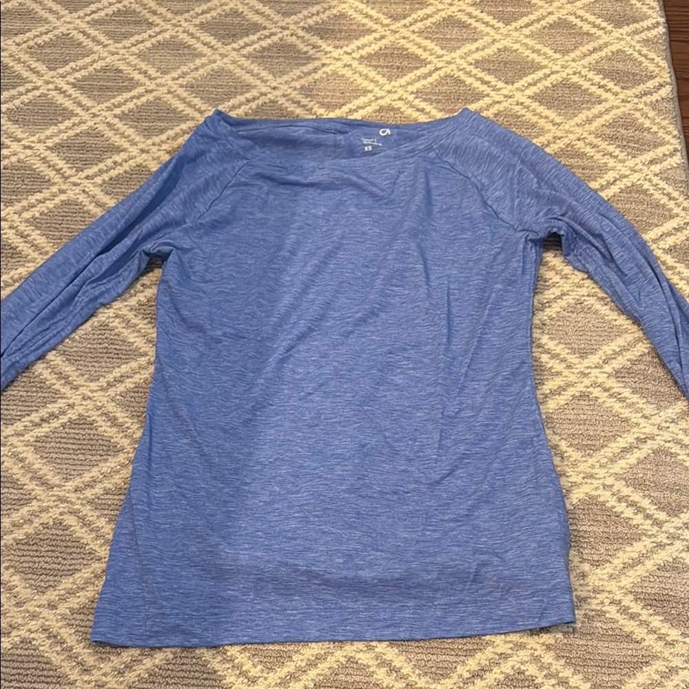 Blue Women's Gap Fit Workout Top with thumb holes